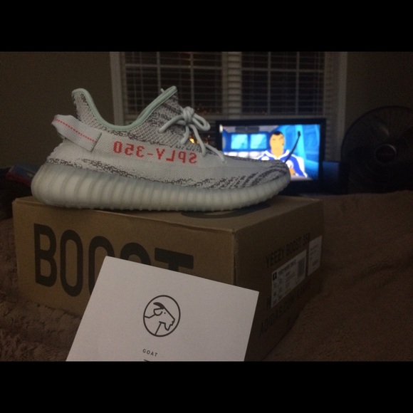 Review uv light test Adidas Yeezy Boost 350 V2 Blue Tint